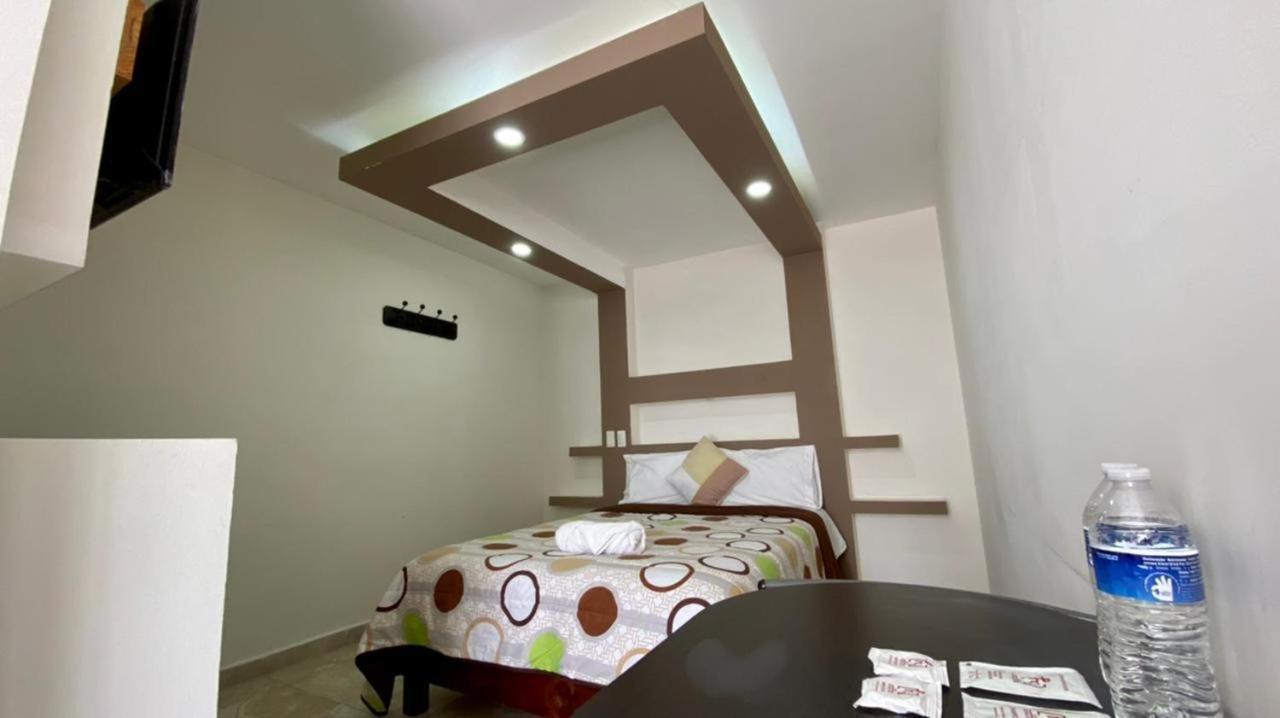 Hotel Caudillos Inn Emiliano Zapata  ภายนอก รูปภาพ